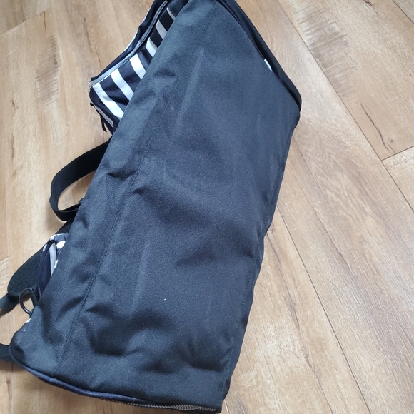 Disney Duffel Bag Gym Sports Workout Travel Minnie Mouse NWT Bioworld 19x11x10" - Picture 7 of 8